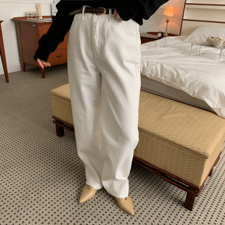 Wide white pants